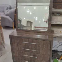 تخت خواب دو نفره با اینه و میز ارایش