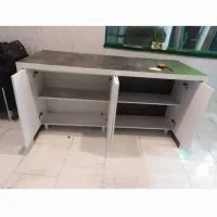 جزیره  اشپزخانه هایگلاس سفید و طوسی طرح چرم