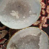سنگ توپی تو خالی ژئود سفید بسیار زیبا