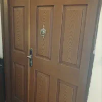 درب ورودی واحد آپارتمان در حد نو