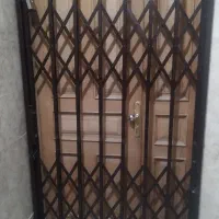 درب چوبی و حفاظ آکاردئونی