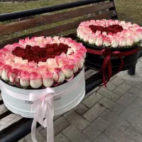 باکس ۸۰ شاخه ای رزهلندی ممتاز با قیمت باورنکردنی