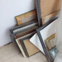 تعدادی قاب چوبی