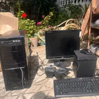 یک دستگاه کامپیوتر