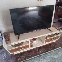 تلویزیون ۴۳ اینچ ال ای دی اکسویژن با میز تلویزیون