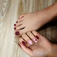کاشت ناخون فقط ۴۰۰