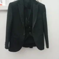 یک عدد کت شلوار با جلیقه بچه گونه از شش سال تا ۸