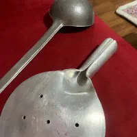 ملاقه و کفگیر روحی ولگن استیل و‌کوزه بزرگ شمال