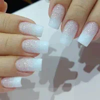 کاشت ناخن با بهترین متریال
