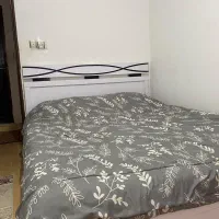 تخت تشک ومیز ارایش دو نفره سالم
