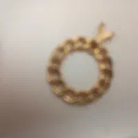 مدال و یک جفت گوشواره کارتیر