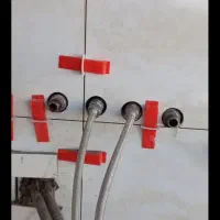 کارگر وردست سنگکار و کاشیکار و مصالح هستم