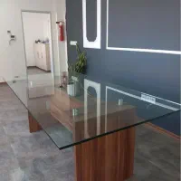 میز کنفرانس شیشه ای
