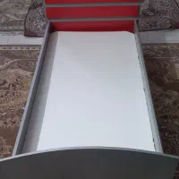 تخت نوجوان