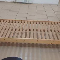 تخت چوبی نراد در حد نو