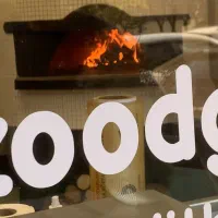 کمک پیتزا زن