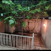 خانه حیاط دار بهمراه یک اتاق 40 متری.(جهت تولیدی )