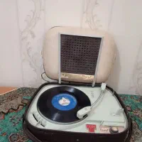 گرام یا گرامافون قدیمی