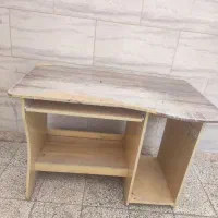 میز تحریر وکامپیوتر