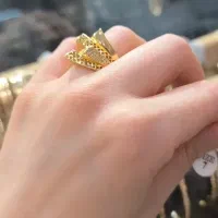 انگشتر نگین دار