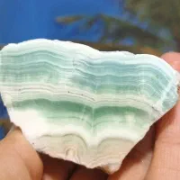 کوهنورد و همنورد جهت طبیعت گردی و سنگ شناسی