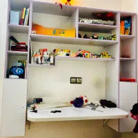 کمد و میز و کتابخانه