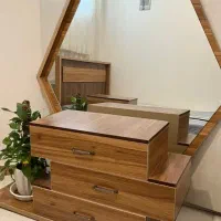 میز آرایش سه کشو و آیینه قدی بزرگ