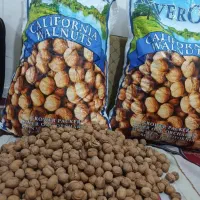 گردو ادویه زردچوبه کره گاوی فلفل روغن زیتون شکر