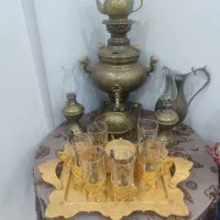 سماور زغالی با قوری و پارچ وچراغ وسرویس‌چایخوری