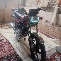 موتور نو خشک استفاده نشده خوابیده است