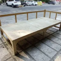 تخت چوبی ، باغی