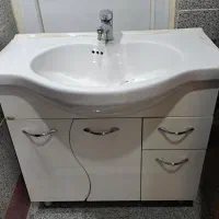 روشویی کابینتی با شیر  کاملا سالم