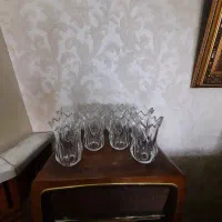 حباب لوستر وتعدادی ظرف