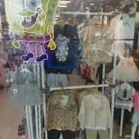 فروشنده لباس بچه گانه