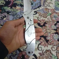 یک عدد چاقو به فروش می‌رسد