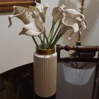 گلدان و گلهای خارجی