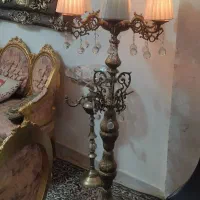 آباژور ایستاده