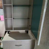 کمد وسایل ارایشی و رخت اویز