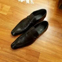 کفش  مردانه  تمام  چرم تبریز  سایز  ۴۲  کاملاً  نو