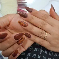 آموزش و کاشت ناخن