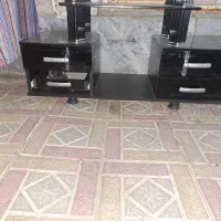 میز شیشه ای تلویزیون