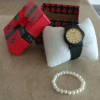 ساعت همراه با یک دستبند