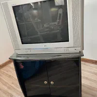 تلوزیون LG و میز تلوزیون