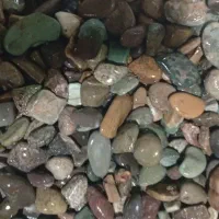 سنگ آکواریومی طبیعی و رنگارنگ