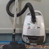 یک دستگاه جارو برقی بوش