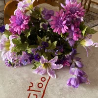 تعدادی گل مصنوعی