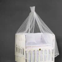 تخت کنار مادر