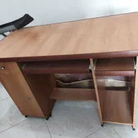 میز کامپیوتر در حد نو