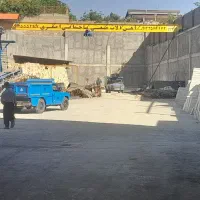 کارگر فنی کار در اهن فروشی و مصالح ساختمانی