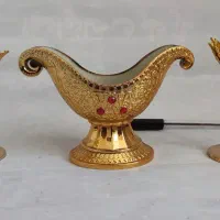 گل مصنوعی و گلدان و  وسایل شخصی
